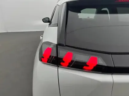 Photo 16 Peugeot 2008  PureTech 130 S&S EAT8