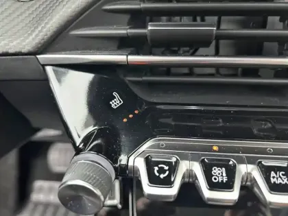 Photo 27 Peugeot 2008  PureTech 130 S&S EAT8