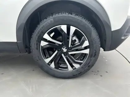 Photo 12 Peugeot 2008  PureTech 130 S&S EAT8