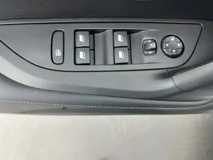 Photo 20 Peugeot 2008  PureTech 130 S&S EAT8