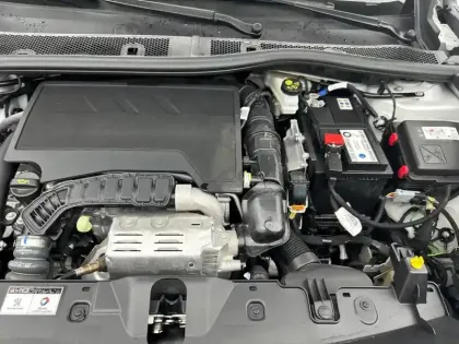 Photo 21 Peugeot 2008  PureTech 130 S&S EAT8