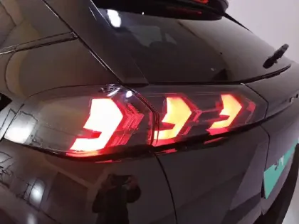 Photo 16 Peugeot 2008  PureTech 155 S&S EAT8