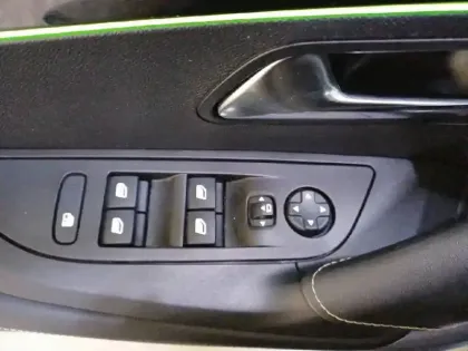 Photo 30 Peugeot 2008  PureTech 155 S&S EAT8