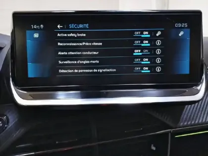 Photo 21 Peugeot 2008  PureTech 155 S&S EAT8