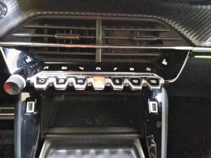 Photo 24 Peugeot 2008  PureTech 155 S&S EAT8