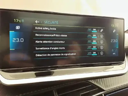 Photo 19 Peugeot 208  Electrique 50 kWh 136ch