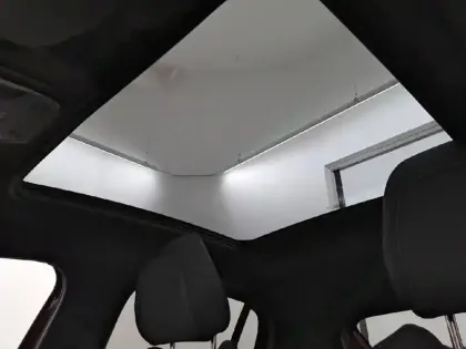 Photo 21 Peugeot 208  Electrique 50 kWh 136ch