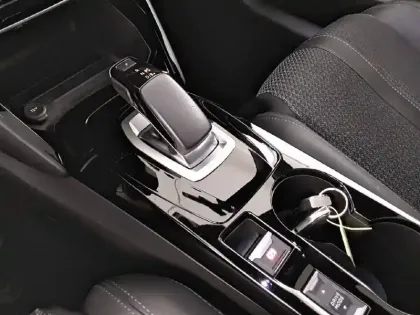 Photo 13 Peugeot 208  Electrique 50 kWh 136ch