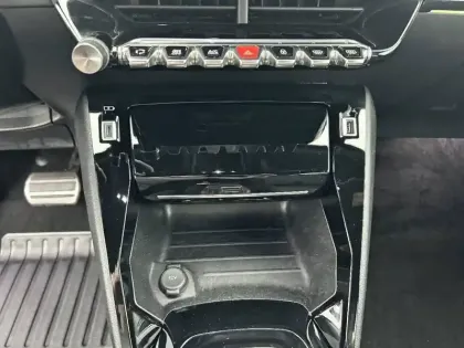 Photo 45 Peugeot 2008 Gén. II Ph1 NG GT 5