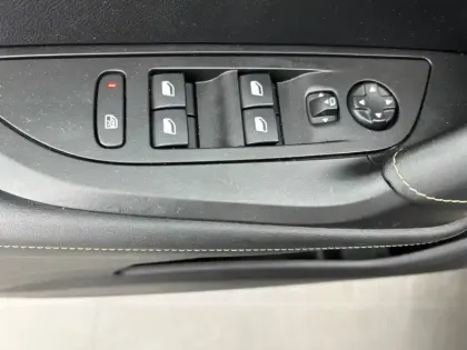 Photo 38 Peugeot 2008 Gén. II Ph1 NG GT 5