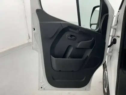 Photo 10 Renault Master  FGN TRAC F3500 L2H2 BLUE DCI 135