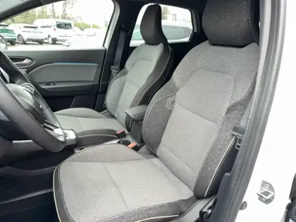 Photo 8 Renault Captur  E-Tech full hybrid 145 ch