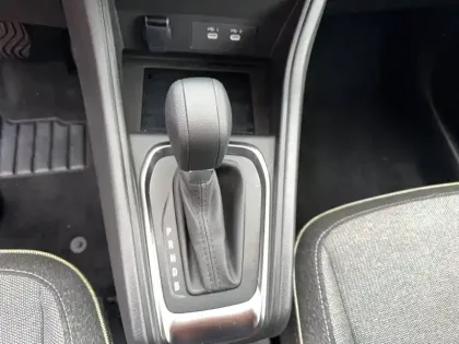 Photo 12 Renault Captur  E-Tech full hybrid 145 ch