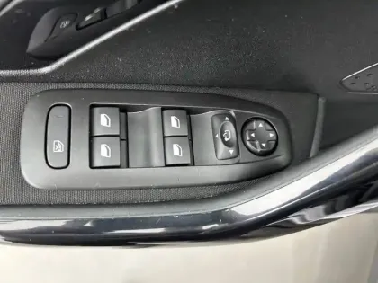 Photo 17 Peugeot 2008  PureTech 110ch S&S BVM6