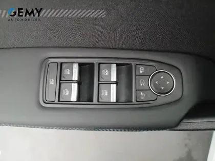 Photo 30 Renault Captur  E-Tech full hybrid 145 ch