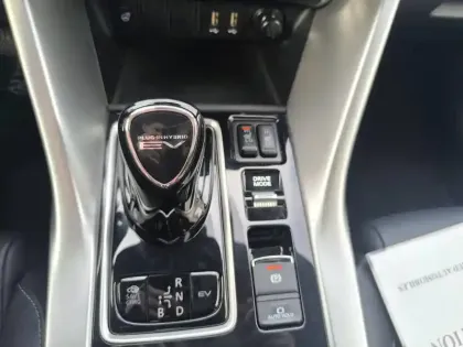 Photo 12 Mitsubishi Eclipse  Cross 2.4 MIVEC PHEV Twin Motor 4WD