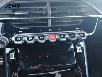 Photo 17 Peugeot 2008  Hybrid 136 e-DCS6