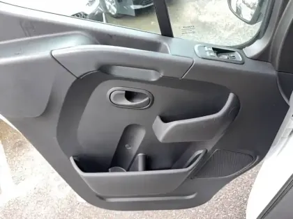 Photo 50 Renault Master  FGN TRAC F3500 L3H3 BLUE DCI 135