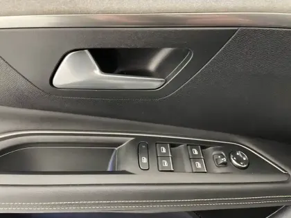 Photo 31 Peugeot 3008  Hybrid 225 e-EAT8