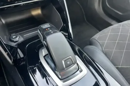 Photo 21 Peugeot 2008  PureTech 155 S&S EAT8