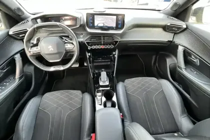 Photo 14 Peugeot 2008  PureTech 155 S&S EAT8