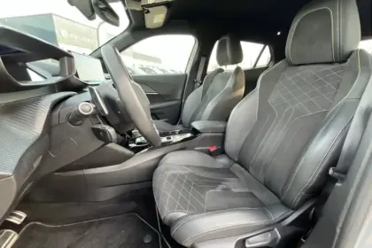 Photo 12 Peugeot 2008  PureTech 155 S&S EAT8