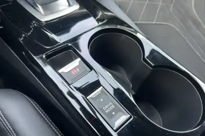 Photo 22 Peugeot 2008  PureTech 155 S&S EAT8