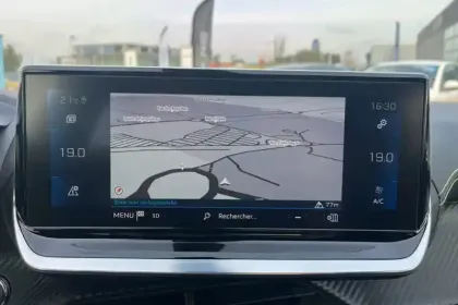 Photo 17 Peugeot 2008  PureTech 155 S&S EAT8