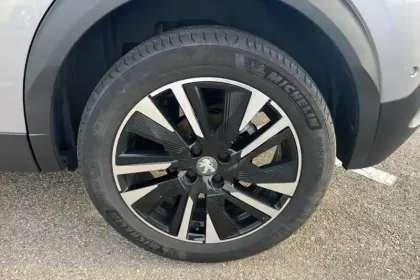 Photo 8 Peugeot 2008  PureTech 155 S&S EAT8