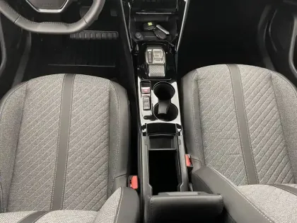 Photo 56 Peugeot 2008  Hybrid 145 e-DCS6