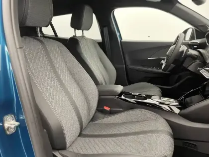 Photo 58 Peugeot 2008  Hybrid 145 e-DCS6