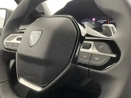 Photo 60 Peugeot 2008  Hybrid 145 e-DCS6