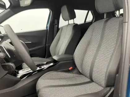 Photo 45 Peugeot 2008  Hybrid 145 e-DCS6