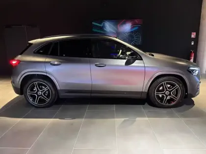 Photo 14 Mercedes GLA  200 d 8G-DCT