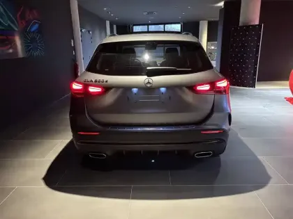 Photo 16 Mercedes GLA  200 d 8G-DCT