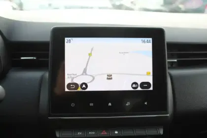 Photo 23 Renault Clio  SOCIETE E-TECH 140 - 21N