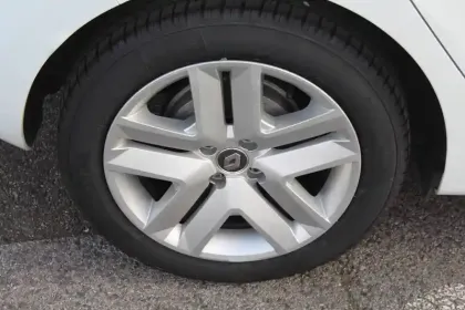 Photo 78 Renault Clio  SOCIETE E-TECH 140 - 21N