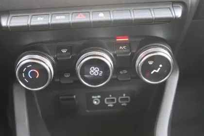 Photo 74 Renault Clio  SOCIETE E-TECH 140 - 21N