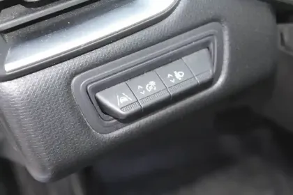 Photo 98 Renault Clio  SOCIETE E-TECH 140 - 21N