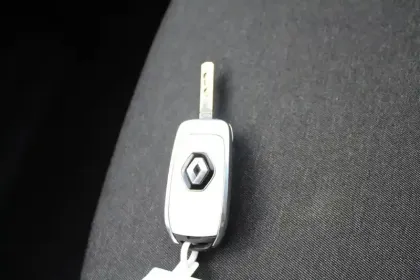 Photo 117 Renault Clio  SOCIETE E-TECH 140 - 21N