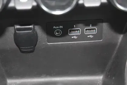 Photo 63 Renault Clio  SOCIETE E-TECH 140 - 21N