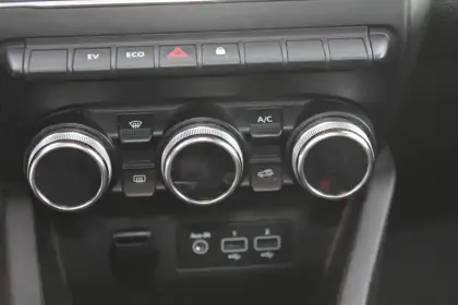 Photo 107 Renault Clio  SOCIETE E-TECH 140 - 21N