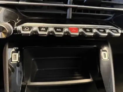 Photo 120 Peugeot 208  PureTech 100 S&S BVM6