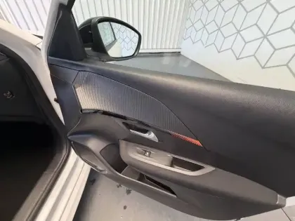 Photo 69 Peugeot 208  PureTech 100 S&S BVM6