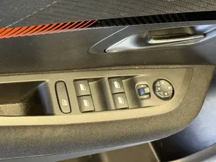 Photo 61 Peugeot 208  PureTech 100 S&S BVM6