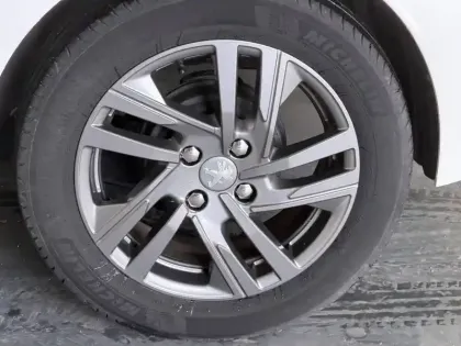 Photo 51 Peugeot 208  PureTech 100 S&S BVM6