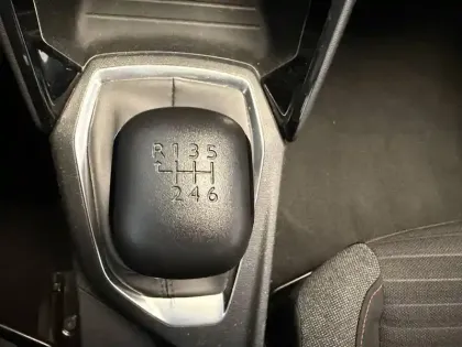 Photo 36 Peugeot 208  PureTech 100 S&S BVM6