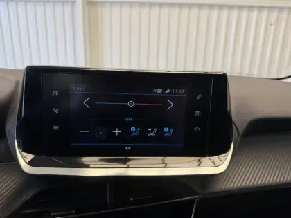 Photo 117 Peugeot 208  PureTech 100 S&S BVM6