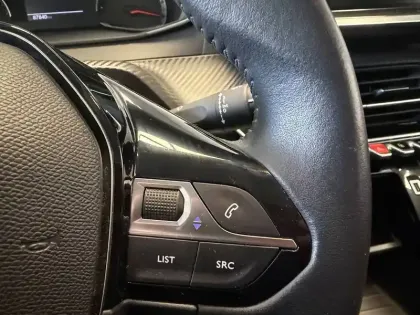 Photo 71 Peugeot 208  PureTech 100 S&S BVM6