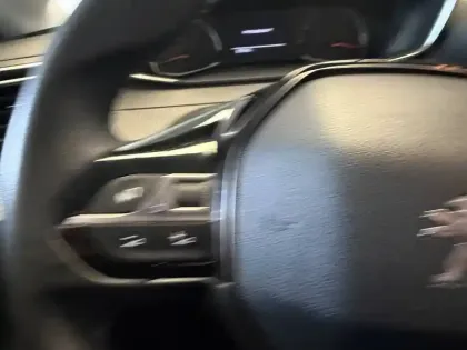 Photo 70 Peugeot 208  PureTech 100 S&S BVM6